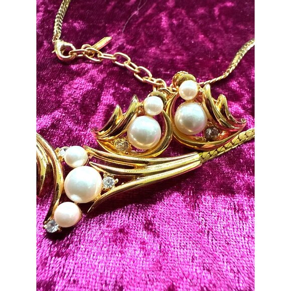 Vendome Gold-Tone Necklace & Screw Back Earrings Faux Pearls & Rhinestones - Picture 7 of 10